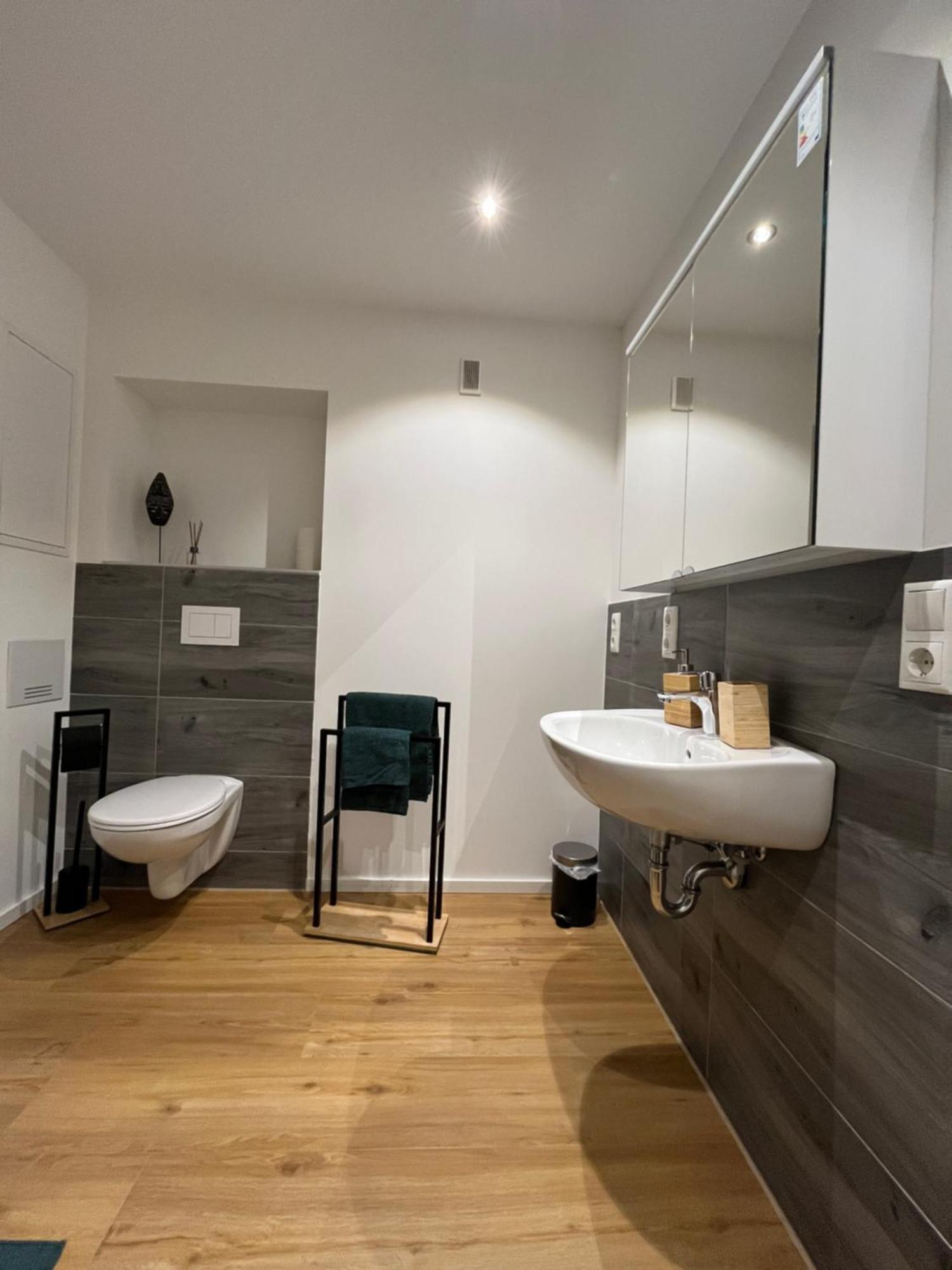 Traumhafte Business & Relax Wohnung Direkt Im Stadtkern Oettingens By Elation Homes Oettingen in Bayern Esterno foto